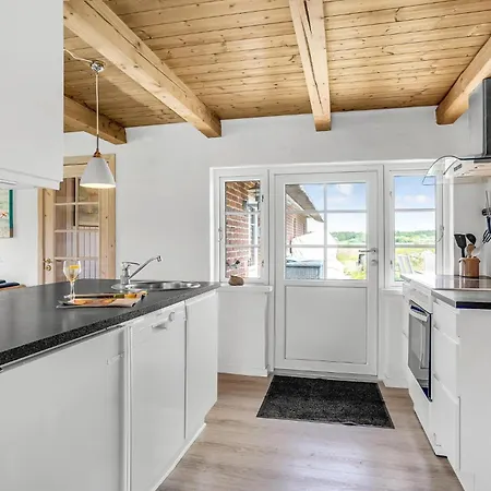 Beautiful In With Kitchen Feriehus